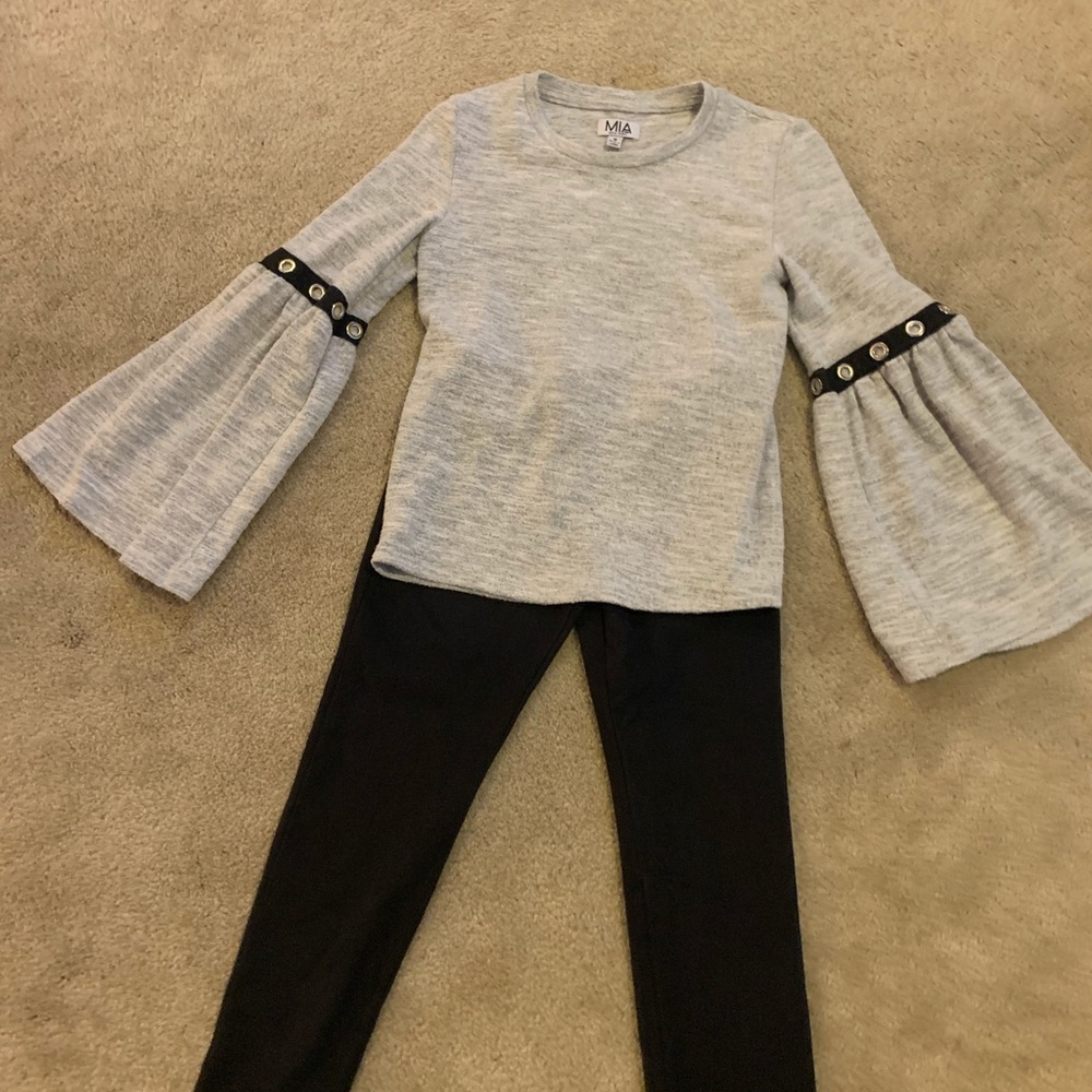 Black skinny pants AND Gray sweater